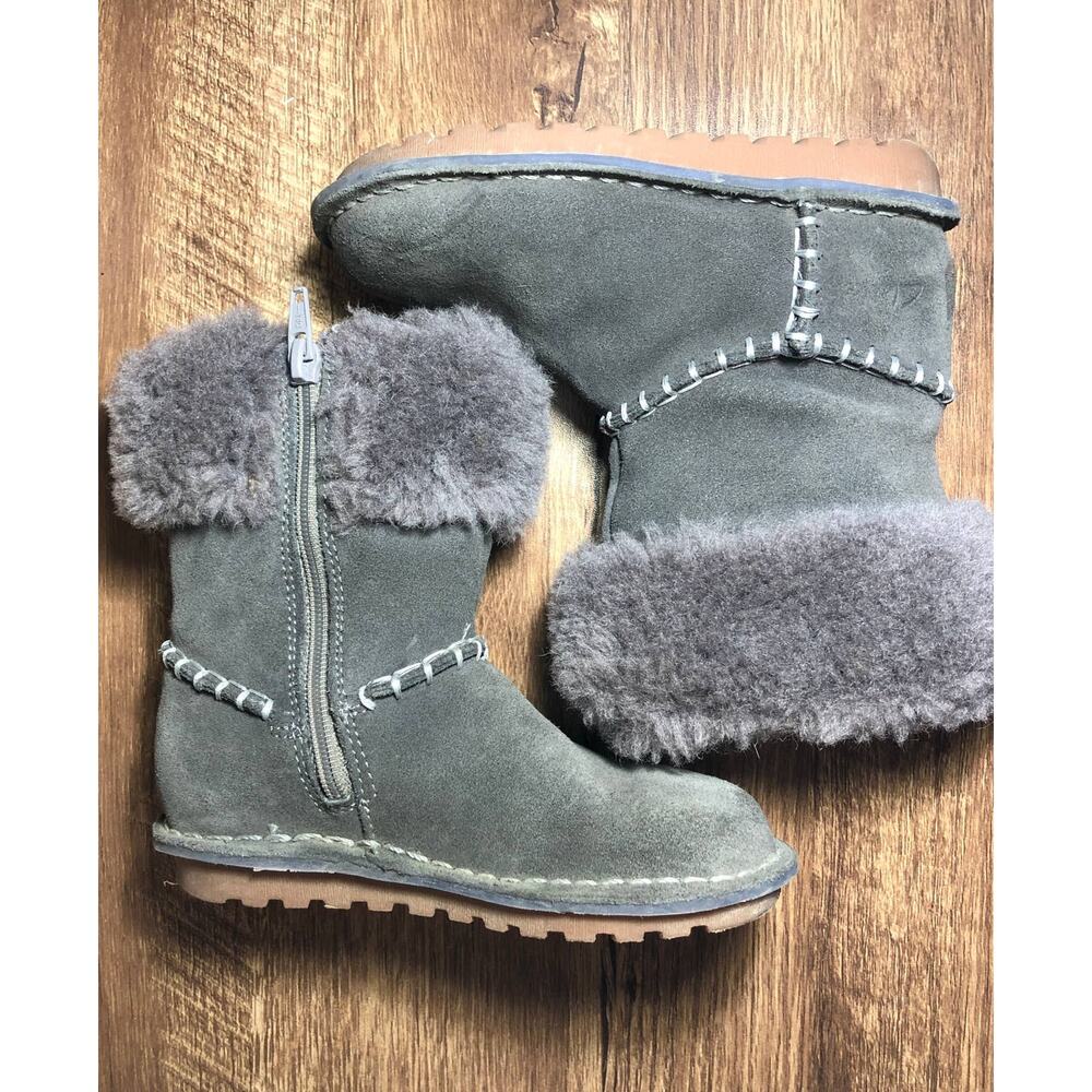 CLARKS GIRLS SUEDE BOOTS SIZE 9.5